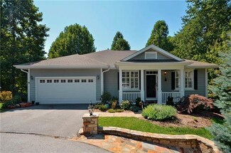 39 Green Meadow Ct, Flat Rock, NC 28731