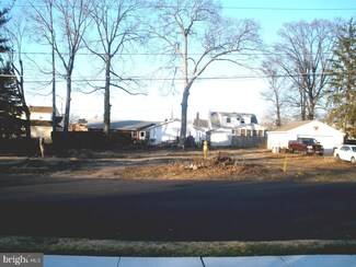 525 E 6th St, Florence, NJ 08518