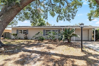 8696 118th St, Seminole, FL 33772