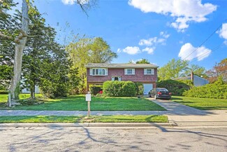 1 Carman Place, Massapequa, NY 11758