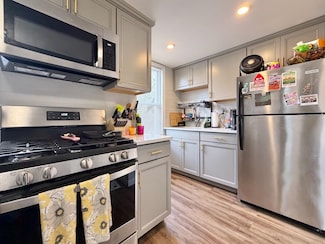 331 4th St Unit 2F, Jersey City, NJ 07302