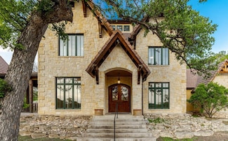 1104 Lois St, Kerrville, TX 78028