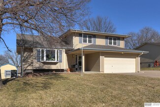 834 Arlene Ave, Papillion, NE 68046