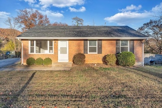 725 Ramada Rd, Vinton, VA 24179