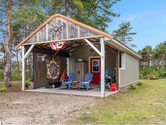 1154 Railroad Trail, Beulah, MI 49617