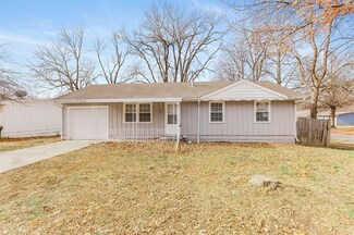 607 Valley Dr, Lansing, KS 66043