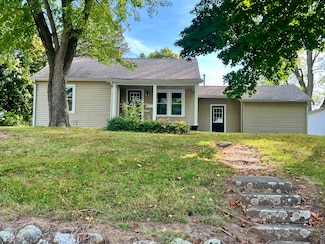 605 N Walnut St, Veedersburg, IN 47987