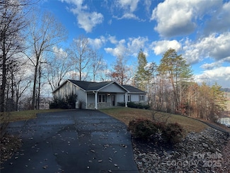 89 Bobcat Path, Marion, NC 28752