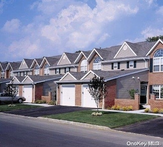 29 Neal Path Unit 29, Centereach, NY 11720