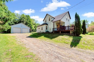 28 Prospect St, Wilton, ME 04294
