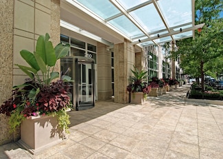 250 E Pearson St Unit 901, Chicago, IL 60611