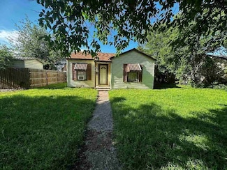 712 W Omega St, Henrietta, TX 76365