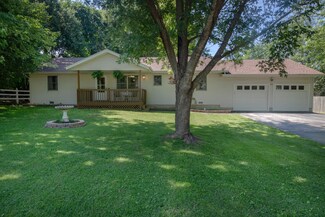 562 Sunset St, Sparta, MO 65753