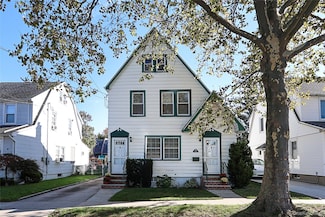 23 Stratford Ave, Williston Park, NY 11596