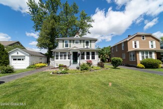 18 Kelton Ct, Albany, NY 12209