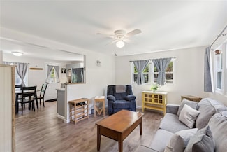 17 Riverleigh Ave, Riverhead, NY 11901