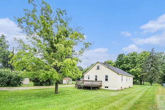 1106 S Vassar Rd, Burton, MI 48509