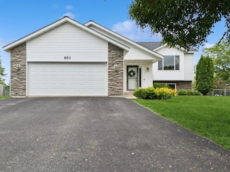 853 Texas Ct NW, Hutchinson, MN 55350