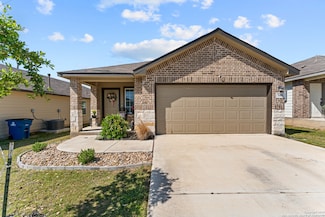 148 Hogans Alley, Floresville, TX 78114