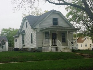 521 34th St NE, Cedar Rapids, IA 52402