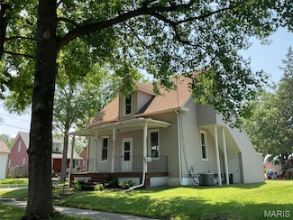 720 Zschokke St, Highland, IL 62249
