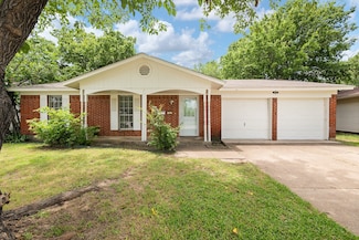 721 SW Hillside Dr, Burleson, TX 76028