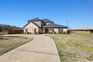 3003 Russell Rd, Arlington, TX 76001