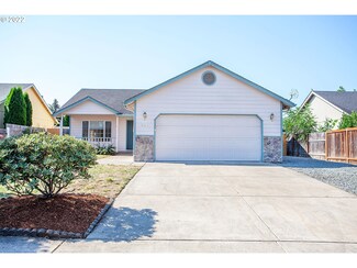 526 Creswood Loop, Creswell, OR 97426