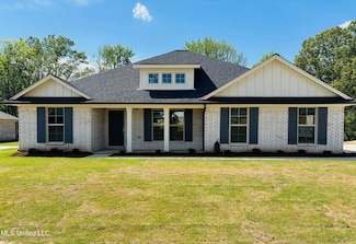 101 Red Bird Cove, Senatobia, MS 38668