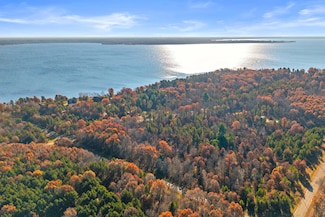 N13692 Pinewood Dr, Armenia, WI 54646