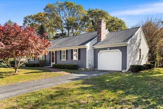 1 Barnacle Rd, Yarmouth Port, MA 02675