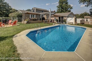 35 Lakeland Dr, Port Monmouth, NJ 07758