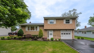 813 Riverbend Dr, Clark, NJ 07066