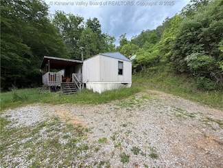 58 Stout Creek Rd, Branchland, WV 25506