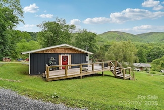 72 Wakulla Dr, Maggie Valley, NC 28751
