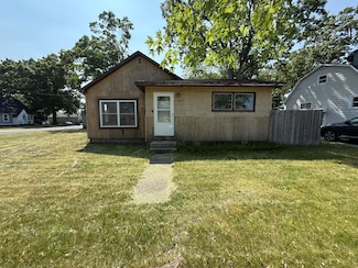 1099 Shonat St, Muskegon, MI 49442