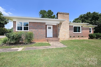 737 8th St SW, Hickory, NC 28602