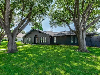 6826 Town Bluff Dr, Dallas, TX 75248