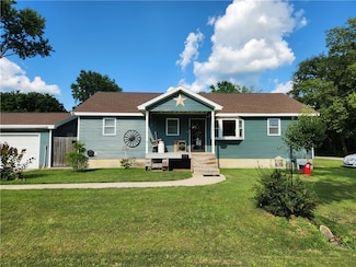 1422 Ohio Ave, Windsor, IL 61957