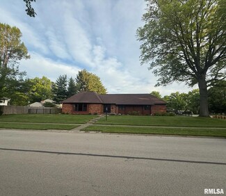 90 Pinehurst Dr, Springfield, IL 62704