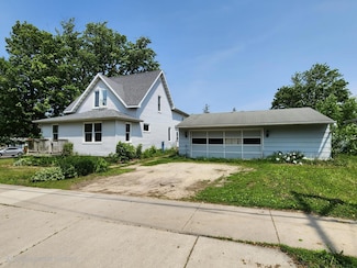 315 3rd St SW, Stewartville, MN 55976