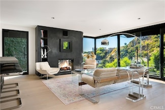 1782 Viewmont Dr, West Hollywood, CA 90069