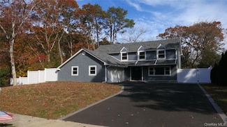 1 Eliot Dr, Lake Grove, NY 11755