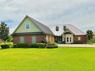 2017 Oak Forest Rd, Westlake, LA 70669