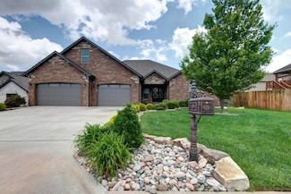 992 N Cedar Ridge Ave, Springfield, MO 65802