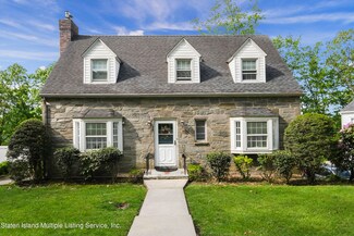 200 Longview Rd, Staten Island, NY 10301