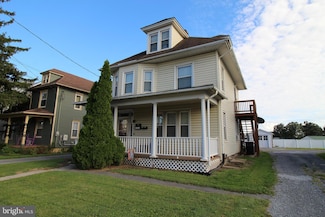 354 A E Main St, New Holland, PA 17557