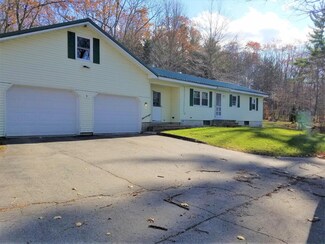 8 Maple Ln, Sabattus, ME 04280