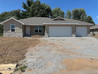 40 Whitley Ln, Monett, MO 65708