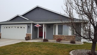 607 Willamette Ave, Moxee, WA 98936